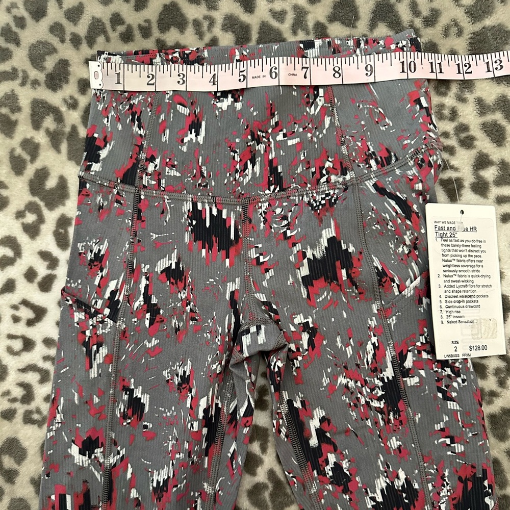 Lululemon Floral Fast And Free HR
Tight 25" Size 2 in Floral with Side Pockets - Picture 16 of 17